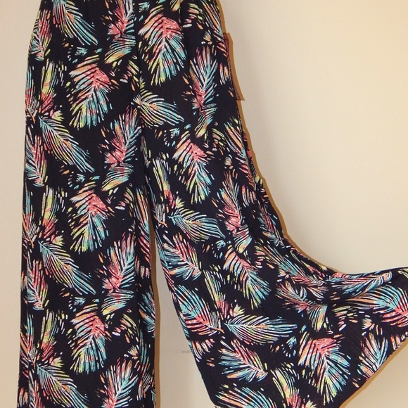 MUDD Wide Leg Crop Pants Tropical Black Palm XS NWT - Picture 1 of 2